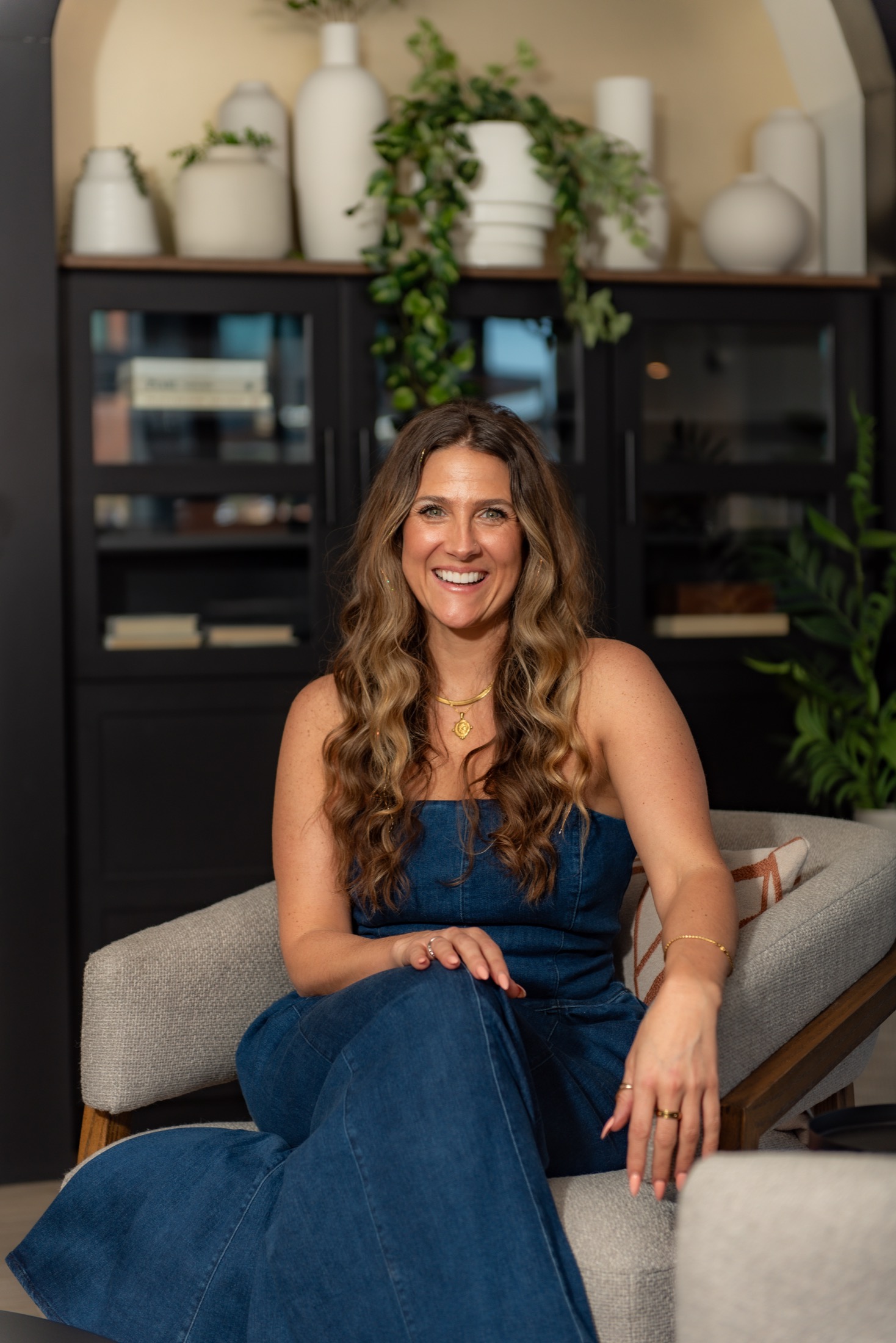 Woman entrepreneur seated in a denim outfit during a South Florida content day